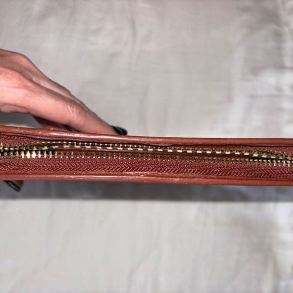 Kate Spade dictionary leather tablet holder - Picture 11 of 13